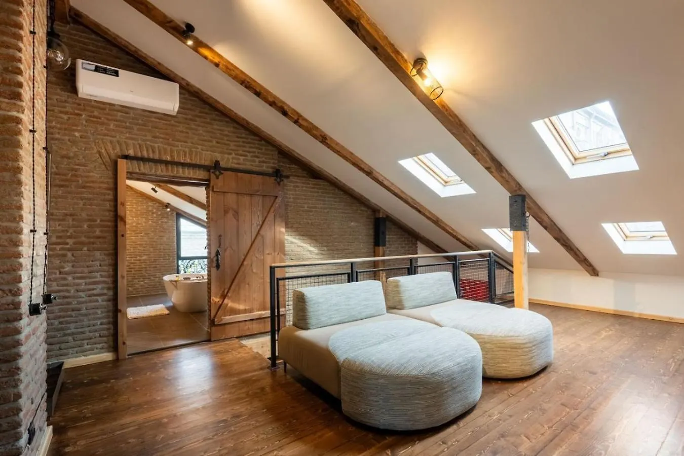 Heritage Haven - Vintage Charm And Modern Style Tbilisi Apartment