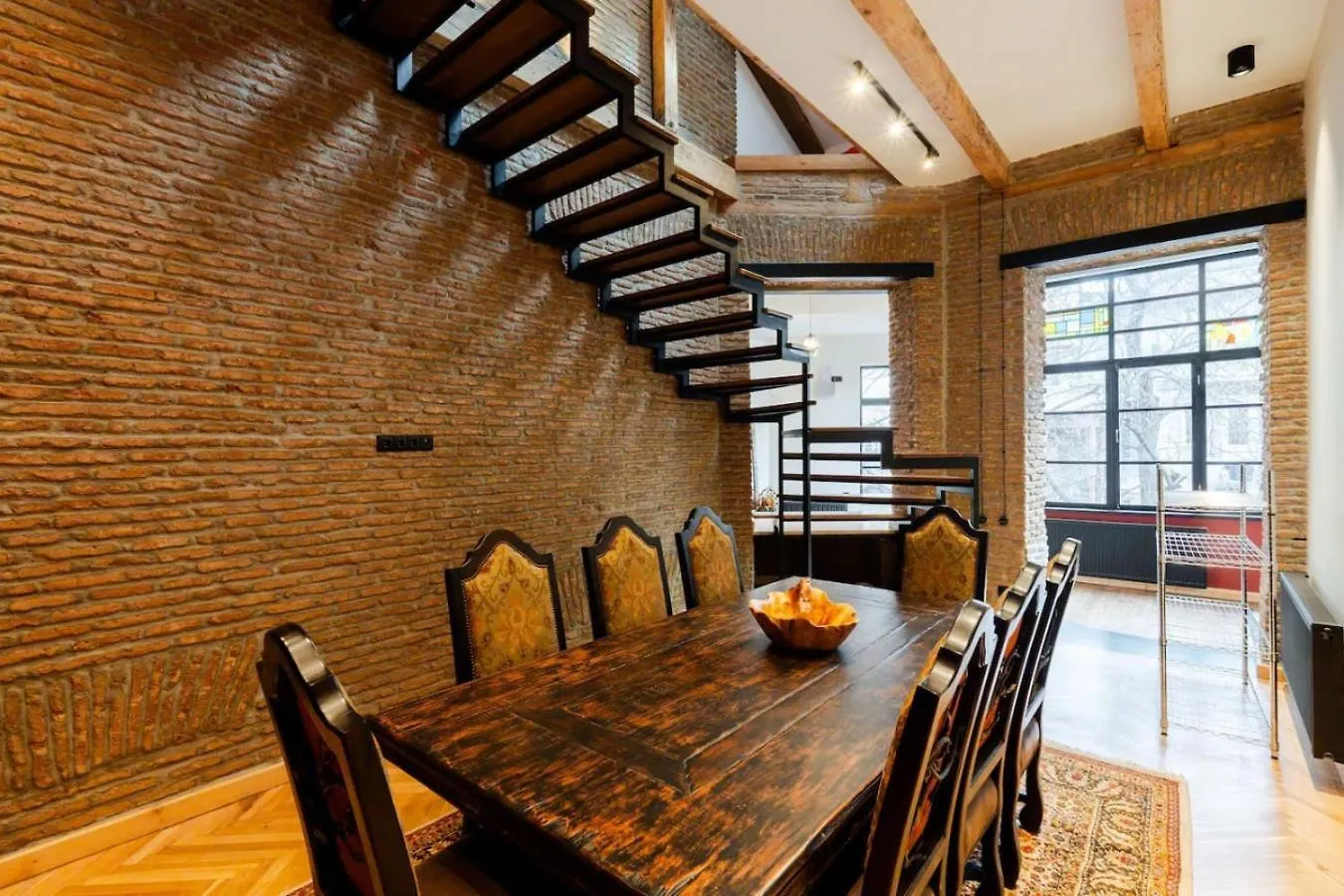 Heritage Haven - Vintage Charm And Modern Style Tbilisi Apartment